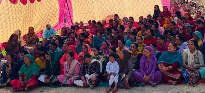 Himachal: गुरकोठा की महिलाओं ने पोस्ट ऑफिस के ट्रांसफर के खिलाफ डिपार्टमेंट को खून से लिखा पत्र Himachal: गुरकोठा की महिलाओं ने पोस्ट ऑफिस के ट्रांसफर के खिलाफ डिपार्टमेंट को खून से लिखा पत्र
