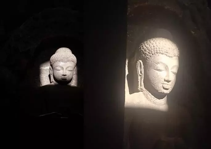 Buddha की मूर्ति रोशन, आने वालों को वापस भेजा गया Buddha की मूर्ति रोशन, आने वालों को वापस भेजा गया