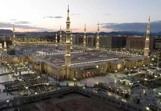 Ramadan के आखिरी 10 दिनों के लिए मक्का-मदीना में तैयारी तेज़ Ramadan के आखिरी 10 दिनों के लिए मक्का-मदीना में तैयारी तेज़