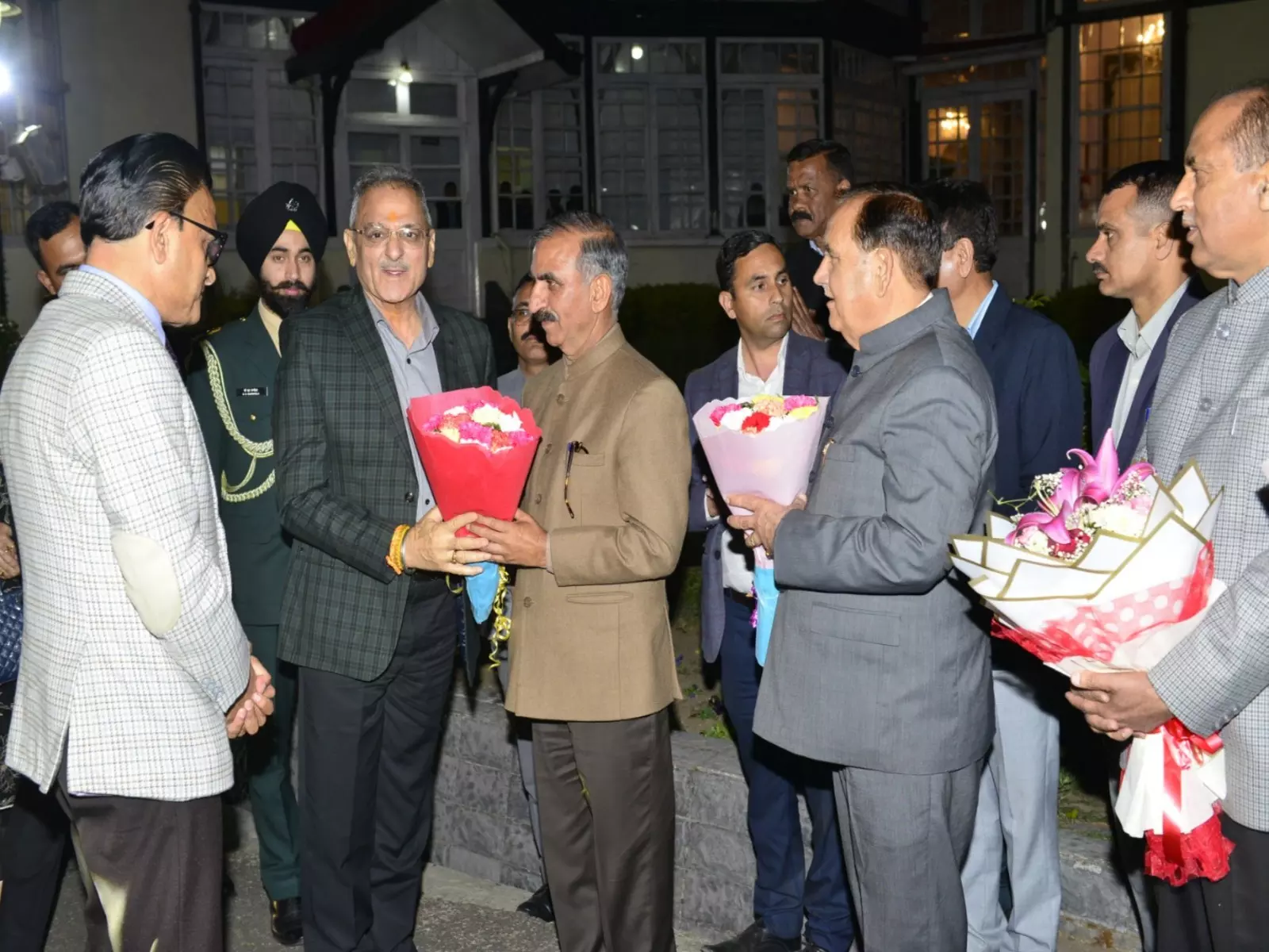 राज्यपाल शिमला पहुंचे, बड़ी ज़िम्मेदारी के लिए राष्ट्रपति मुर्मू और PM मोदी को दिया धन्यवाद राज्यपाल शिमला पहुंचे, बड़ी ज़िम्मेदारी के लिए राष्ट्रपति मुर्मू और PM मोदी को दिया धन्यवाद