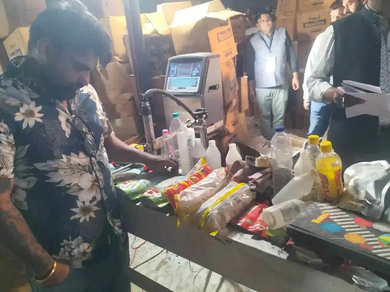 Jaipur: एक्सपायरी प्रोडक्ट्स पर कार्रवाई, जयपुर में अमूल की डेढ़ लाख किलो सामग्री नष्ट Jaipur: एक्सपायरी प्रोडक्ट्स पर कार्रवाई, जयपुर में अमूल की डेढ़ लाख किलो सामग्री नष्ट