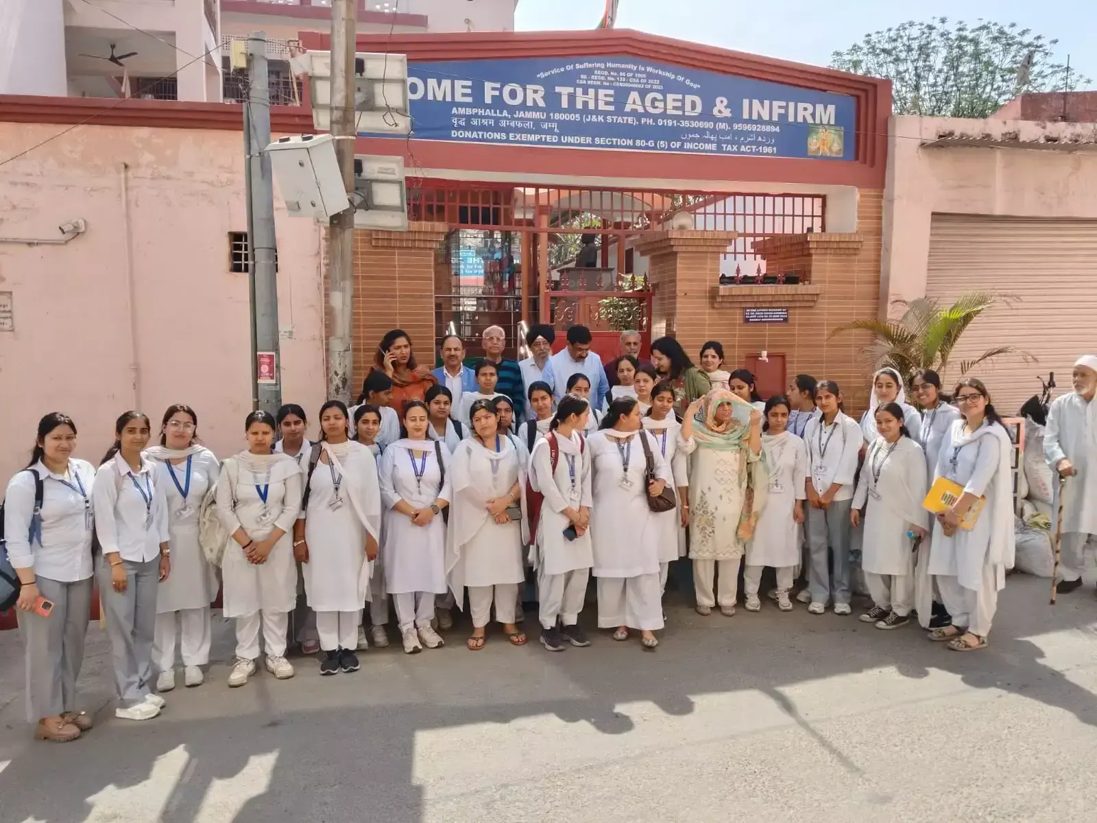 Jammu: जीसीडब्ल्यू गांधी नगर के छात्रों ने गीत-संगीत से बुजुर्गों का दिल जीता Jammu: जीसीडब्ल्यू गांधी नगर के छात्रों ने गीत-संगीत से बुजुर्गों का दिल जीता
