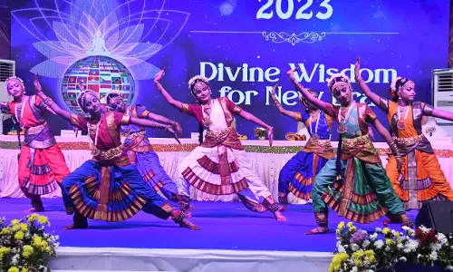 बिना बदलाव के उत्सव बिना बदलाव के उत्सव