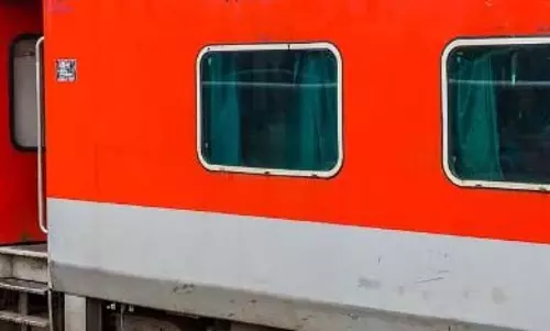 जगदलपुर से स्पेशल ट्रेन चला रही रेलवे, अतिरिक्त भीड़ से यात्रियों को राहत जगदलपुर से स्पेशल ट्रेन चला रही रेलवे, अतिरिक्त भीड़ से यात्रियों को राहत