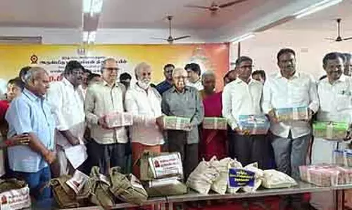 नौ मंदिरों से 296 kg सोना बैंक में इन्वेस्ट किया गया: Minister ने गहनों के हैंडओवर सेरेमनी में हिस्सा लिया नौ मंदिरों से 296 kg सोना बैंक में इन्वेस्ट किया गया: Minister ने गहनों के हैंडओवर सेरेमनी में हिस्सा लिया