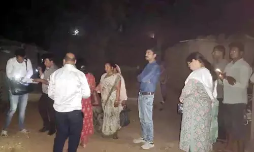 Ratlam: रतलाम में खसरे के मामले, स्वास्थ्य विभाग ने निकाला फ्लैग मार्च Ratlam: रतलाम में खसरे के मामले, स्वास्थ्य विभाग ने निकाला फ्लैग मार्च