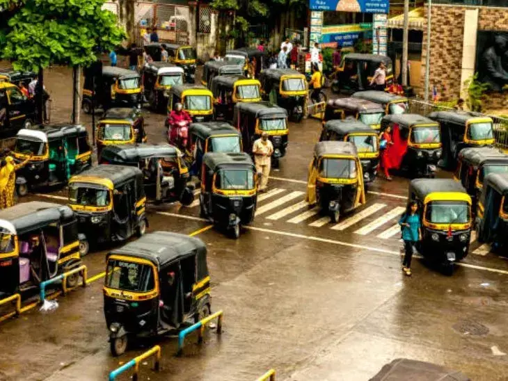 Mumbai: महाराष्ट्र सरकार ने नए ऑटो रिक्शा परमिट जारी करने पर रोक लगाई Mumbai: महाराष्ट्र सरकार ने नए ऑटो रिक्शा परमिट जारी करने पर रोक लगाई