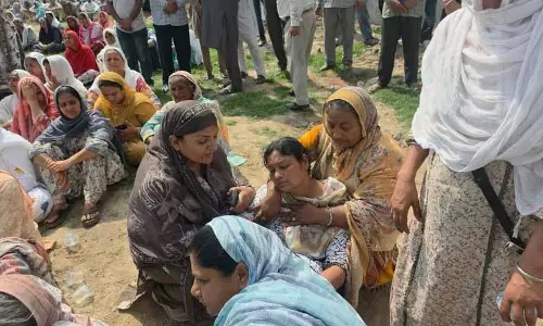 Gurdaspur के युवक का अंतिम संस्कार किया,परिजनों ने कहा कि मुठभेड़ को नाटक के तौर पर दिखाया गया था Gurdaspur के युवक का अंतिम संस्कार किया,परिजनों ने कहा कि मुठभेड़ को नाटक के तौर पर दिखाया गया था