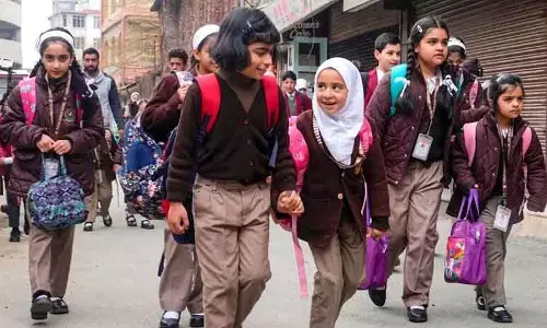Kashmir में दो महीने की विंटर ब्रेक के बाद स्कूल फिर से खुले