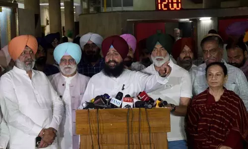 Punjab में ‘खराब’ कानून-व्यवस्था को लेकर कांग्रेस ने फिर वॉकआउट किया Punjab में ‘खराब’ कानून-व्यवस्था को लेकर कांग्रेस ने फिर वॉकआउट किया