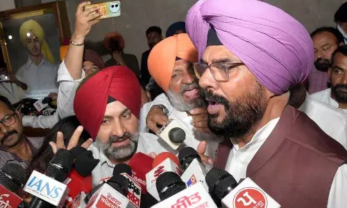 Punjab विधानसभा में प्रेस कॉन्फ्रेंस में कांग्रेस-आप का आमना-सामना