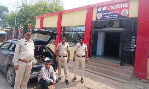 कार से 190 किलो लोहे का स्क्रैप जब्त, अवैध परिवहन नाकाम कार से 190 किलो लोहे का स्क्रैप जब्त, अवैध परिवहन नाकाम