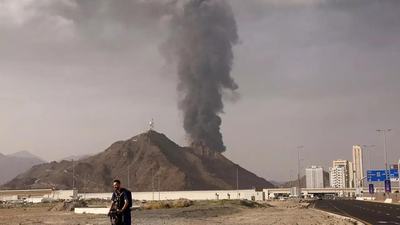 पश्चिम एशिया युद्ध के बीच इराक में UAE के वाणिज्य दूतावास पर ड्रोन हमला पश्चिम एशिया युद्ध के बीच इराक में UAE के वाणिज्य दूतावास पर ड्रोन हमला