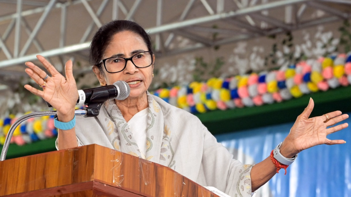 Kolkata: ममता बनर्जी का CEC पर तीखा हमला, राजनीति गरमाई Kolkata: ममता बनर्जी का CEC पर तीखा हमला, राजनीति गरमाई