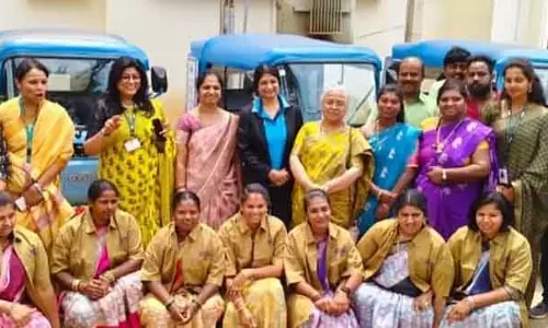 Vijayapura : महिलाओं को मुफ़्त इलेक्ट्रिक ऑटो दिया गया Vijayapura : महिलाओं को मुफ़्त इलेक्ट्रिक ऑटो दिया गया