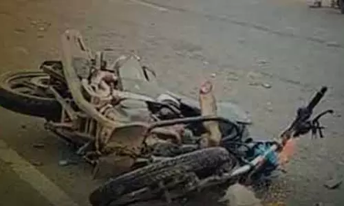 Raigarh में सड़क दुर्घटना में 3 की मौत, 2 घायल Raigarh में सड़क दुर्घटना में 3 की मौत, 2 घायल
