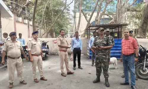 कोर्ट को बम से उड़ाने की धमकी, पुलिस ने ली चप्पे-चप्पे की तलाशी, एजेंसियां अलर्ट कोर्ट को बम से उड़ाने की धमकी, पुलिस ने ली चप्पे-चप्पे की तलाशी, एजेंसियां अलर्ट