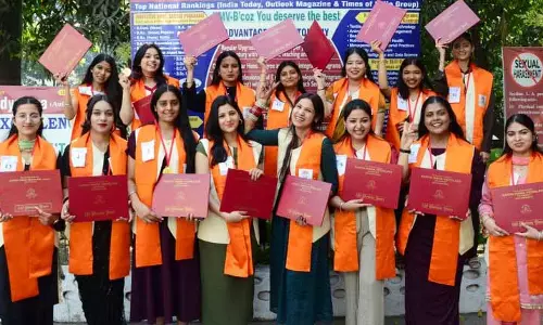 गुजरात के राज्यपाल ने KMV के दीक्षांत समारोह में 580 छात्रों को डिग्री दी गुजरात के राज्यपाल ने KMV के दीक्षांत समारोह में 580 छात्रों को डिग्री दी