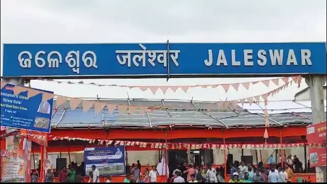 जालेश्वर में बाघाबली रेलवे गेट के पास ट्रेन की चपेट में आने से दो लोगों की मौत जालेश्वर में बाघाबली रेलवे गेट के पास ट्रेन की चपेट में आने से दो लोगों की मौत