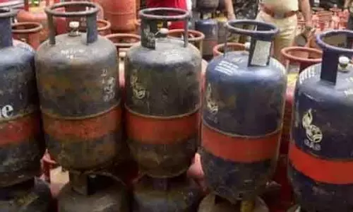 घरेलू यूज़र्स को प्राथमिकता देने के लिए कमर्शियल LPG सप्लाई रोक दी गई