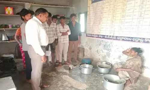 स्कूलों में mid-day meal की अघोषित जांच