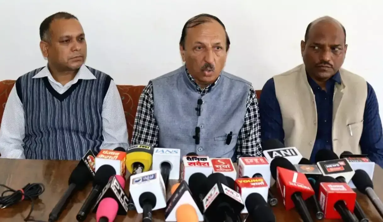 Nahan: राज्य खाद्य आयोग अध्यक्ष ने बच्चों के पोषण केंद्रों की जांच की Nahan: राज्य खाद्य आयोग अध्यक्ष ने बच्चों के पोषण केंद्रों की जांच की