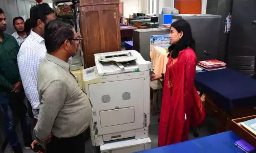 सरकारी दफ्तरों से गैर-जरूरी सामान हटाया जाए: Collector Garima Agarwal सरकारी दफ्तरों से गैर-जरूरी सामान हटाया जाए: Collector Garima Agarwal