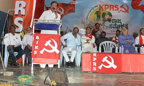 Kolar : मुदुवाड़ी झील पर रुकावट, सड़क चौड़ीकरण की मांग Kolar : मुदुवाड़ी झील पर रुकावट, सड़क चौड़ीकरण की मांग