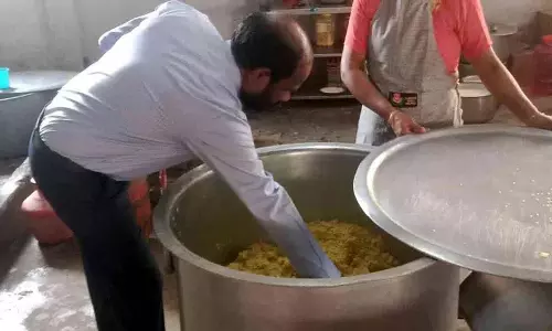 Medak District के आवासीय स्कूलों में गुणवत्तापूर्ण भोजन नहीं दिया जा रहा Medak District के आवासीय स्कूलों में गुणवत्तापूर्ण भोजन नहीं दिया जा रहा