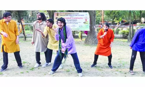 Hindi play ‘नशे की आग’ का मंचन