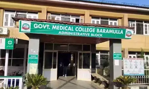 GMC Baramulla के कर्मचारियों ने सैलरी में देरी पर चिंता जताई