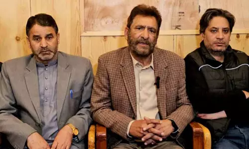 PDP ने एडीएम से प्रदर्शन के बाद गिरफ्तार किए गए युवक को रिहा करने की अपील की PDP ने एडीएम से प्रदर्शन के बाद गिरफ्तार किए गए युवक को रिहा करने की अपील की