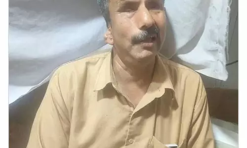 Palampur में नेत्रहीन दुकानदार ने अनशन पर बैठने की धमकी दी
