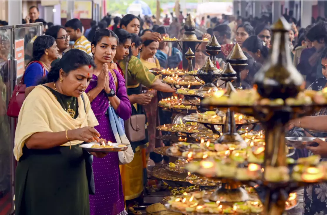 आचार्य सभा ने मंदिर के रीति-रिवाजों की पवित्रता में लापरवाही का आरोप लगाया आचार्य सभा ने मंदिर के रीति-रिवाजों की पवित्रता में लापरवाही का आरोप लगाया