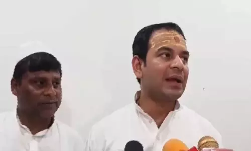 वह ज़रूर बाहर होना चाहते हैं...: नीतीश कुमार के राज्यसभा चुनाव नामांकन के बाद JJD प्रमुख तेज प्रताप यादव