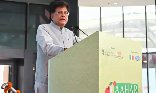 West Asia संकट के बीच एक्सपोर्टर्स को इंश्योरेंस मदद की योजना West Asia संकट के बीच एक्सपोर्टर्स को इंश्योरेंस मदद की योजना
