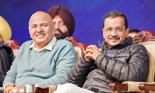 एलपीजी संकट पर केजरीवाल-सिसोदिया ने केंद्र को घेरा एलपीजी संकट पर केजरीवाल-सिसोदिया ने केंद्र को घेरा