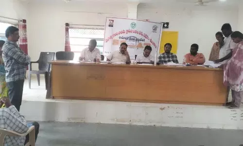 DRDO के पीडी एर्राबेली शेखर रेड्डी ने गांव में रोजगार योजना के तहत तेजी से काम करने का निर्देश दिया DRDO के पीडी एर्राबेली शेखर रेड्डी ने गांव में रोजगार योजना के तहत तेजी से काम करने का निर्देश दिया