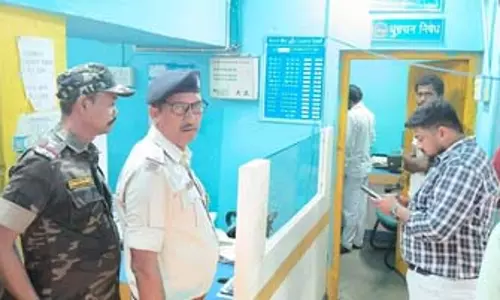 नकाबपोश बदमाशों ने बैंक में मचाया आतंक, लुटेरों ने उड़ाए 15 लाख