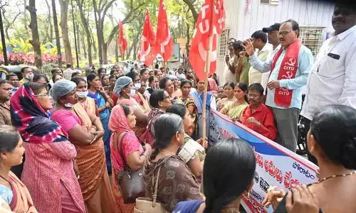 NIMS कॉन्ट्रैक्ट हेल्थ वर्कर्स की रैली NIMS कॉन्ट्रैक्ट हेल्थ वर्कर्स की रैली