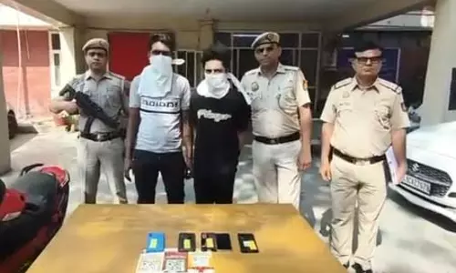 पुलिस ने स्नैचिंग के मामले को सुलझाया, दो शातिर बदमाश गिरफ्तार पुलिस ने स्नैचिंग के मामले को सुलझाया, दो शातिर बदमाश गिरफ्तार