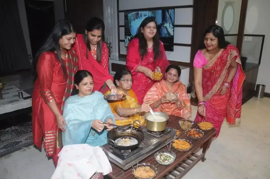 Jaipur: मंदिरों में शीतला अष्टमी के अवसर पर ठंडे पकवानों की विशेष व्यवस्था Jaipur: मंदिरों में शीतला अष्टमी के अवसर पर ठंडे पकवानों की विशेष व्यवस्था