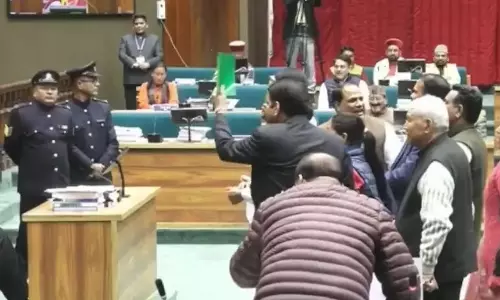 Dehradun: सदन में जनता के मुद्दों पर सत्ता–विपक्ष के बीच तनातनी Dehradun: सदन में जनता के मुद्दों पर सत्ता–विपक्ष के बीच तनातनी