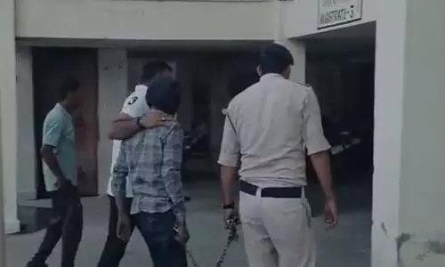 60 वर्षीय महिला पर घर में जानलेवा हमला, आरोपी गिरफ्तार