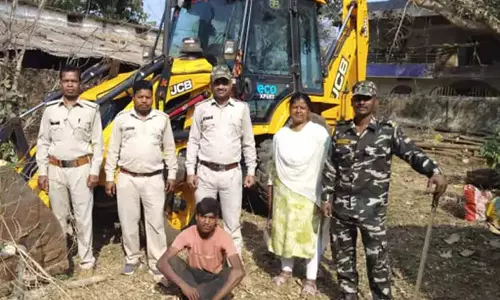 CG: बगीचा वन परिक्षेत्र में अवैध कब्जा विफल, जेसीबी जब्त, वन अपराध दर्ज
