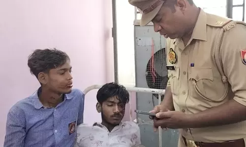 Auraiya: सड़क हादसे में छात्र घायल, दो गंभीर होने के कारण परीक्षा नहीं दे पाए Auraiya: सड़क हादसे में छात्र घायल, दो गंभीर होने के कारण परीक्षा नहीं दे पाए