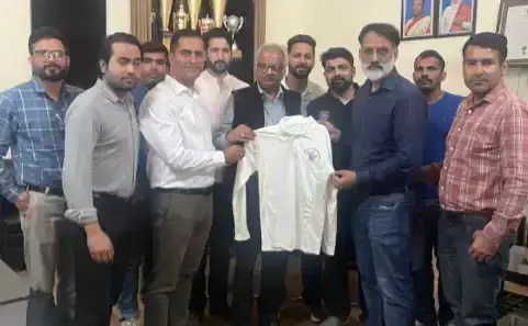 Jammu: जीजीएम साइंस कॉलेज ने क्रिकेट टीम की नई पोशाक का किया अनावरण Jammu: जीजीएम साइंस कॉलेज ने क्रिकेट टीम की नई पोशाक का किया अनावरण