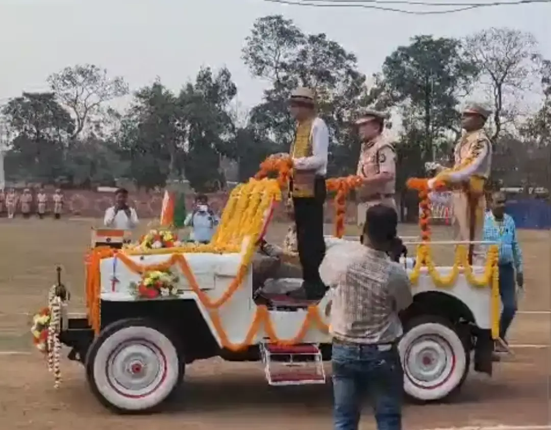 Asansol: बर्नपुर में सीआइएसएफ आइएसपी का राइजिंग डे उत्सव Asansol: बर्नपुर में सीआइएसएफ आइएसपी का राइजिंग डे उत्सव