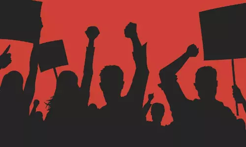 Asansol: कांग्रेस जिला कमेटी ने एसआईआर विरोध में सड़क पर प्रदर्शन किया