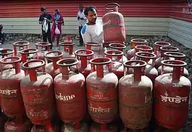 LPG सिलेंडर की कीमत में बढ़ोतरी के खिलाफ कांग्रेस आज विरोध प्रदर्शन करेगी LPG सिलेंडर की कीमत में बढ़ोतरी के खिलाफ कांग्रेस आज विरोध प्रदर्शन करेगी